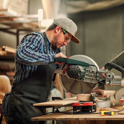 Man using a circular saw