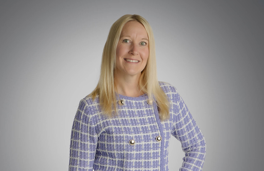 Angie Loomer headshot 2024