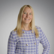 Angie Loomer headshot 2024